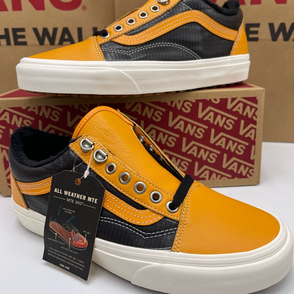 Vans WMNS Old Skool Mte
(Mte) Apricot/Black
VN0A348F2NF Sneakers